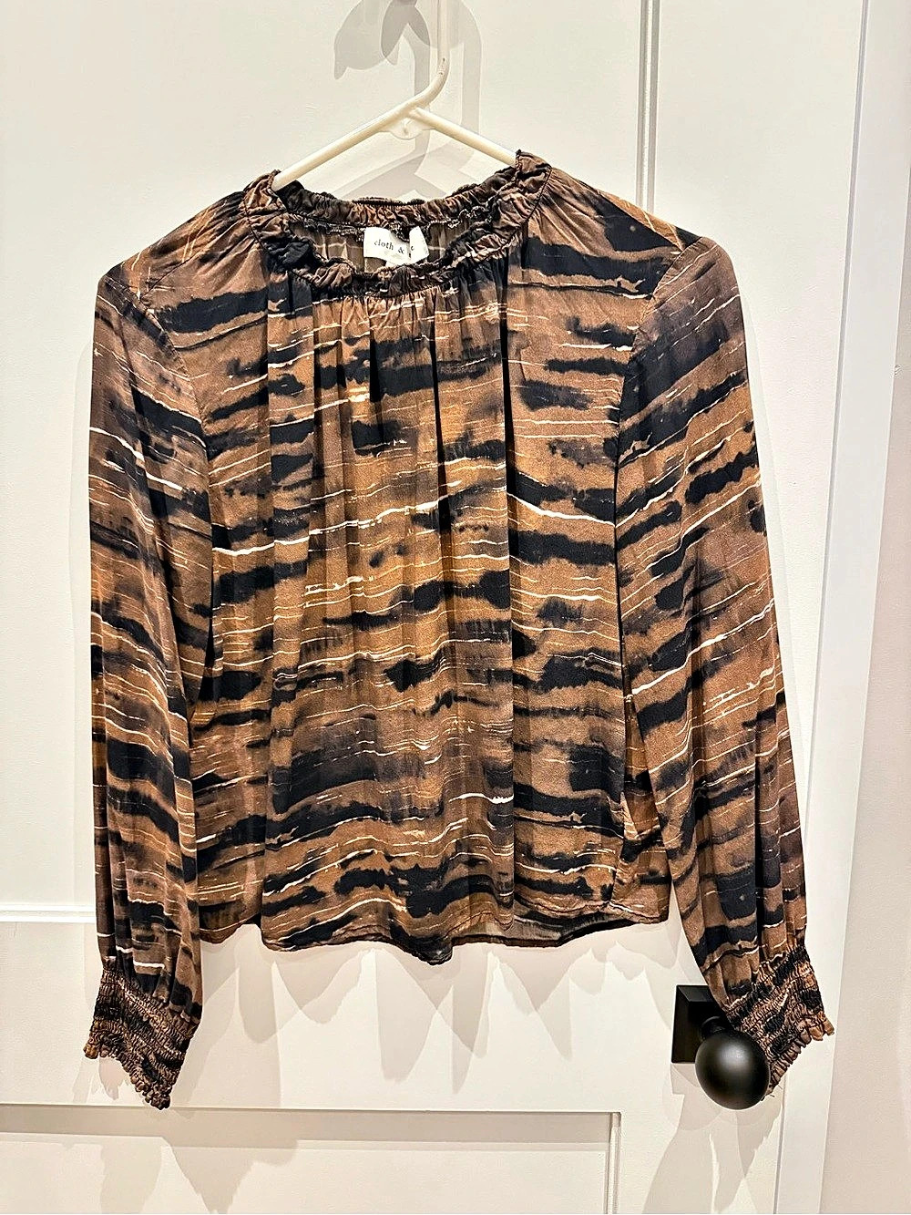 Cloth & Stone Brown Abstract Tiger Stripe Smocked Cuff Blouse Small
